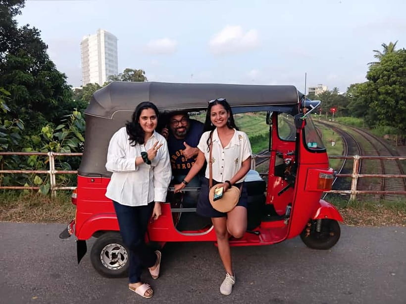 Personal Guided Colombo City Tour by Tuk Tuk - All Inclusive - Two Hindu kovils and Colombo’s religious mix