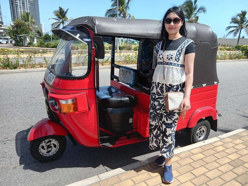 Personal Guided Colombo City Tour by Tuk Tuk - All Inclusive - Parks, memorials, and a cup of Sri Lankan tea