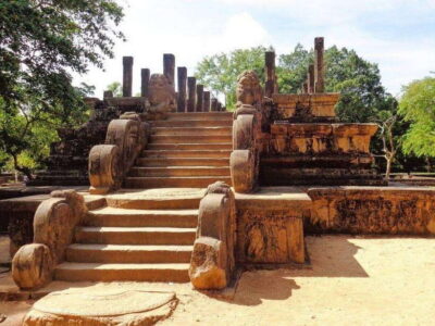Polonnaruwa: Private Guided Cycling Tour with Hotel Pickup