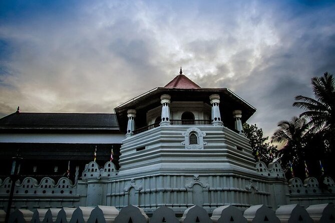Private Car Hire with Driver-Guide for 03 Days Round Tour - Day 1: Start at Colombo airport and get moving