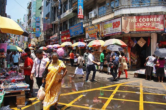 Private City tour in Colombo By tuk tuks or Cars - Galle Face Green and the ocean at the end