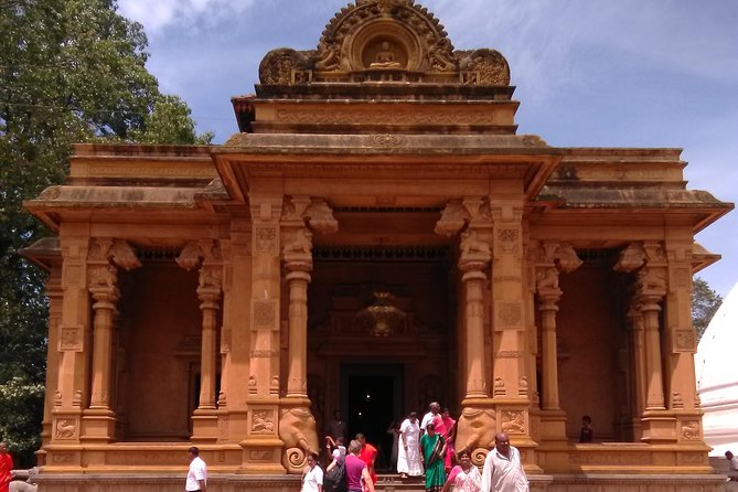 Private City tour in Colombo By tuk tuks or Cars - Gangaramaya Temple: Colombo’s most unusual first stop