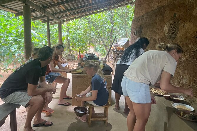 Private Kandy Authentic Cooking Class - Cooking with old tools and modern help