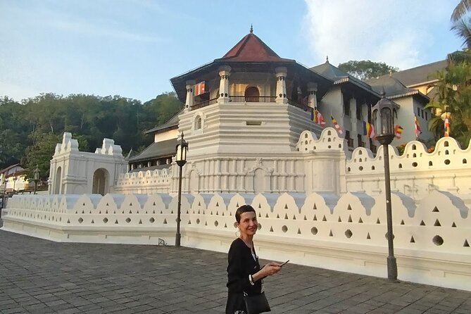 Private Kandy City Tour: Temple of the Tooth & Lake Highlights - Royal Botanical Gardens in Peradeniya