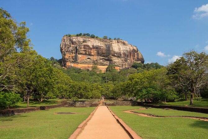 Private Multi-Day Outdoor Tour in Sri Lanka - Day Two: Balloon Views, Cave Paintings, and Matale Spices