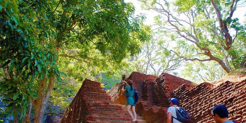 Private Sigiriya and Dambulla Day Tour from Colombo - Climbing Sigiriya Lion Rock
