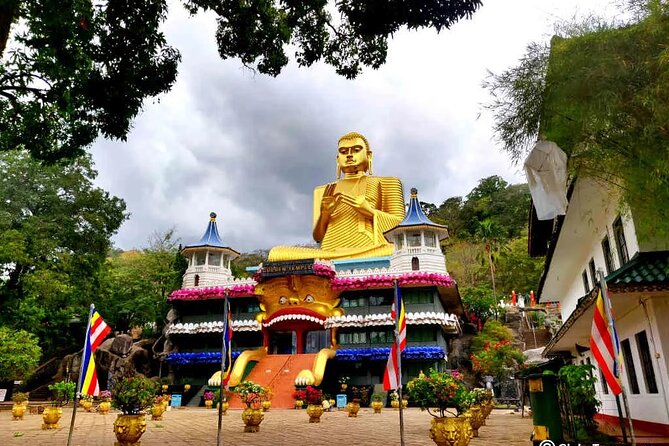 Private Sigiriya Day Tour and Authentic Sri Lankan Lunch Buffet - Oak Ray Woodcarving: useful stop or shopping detour?