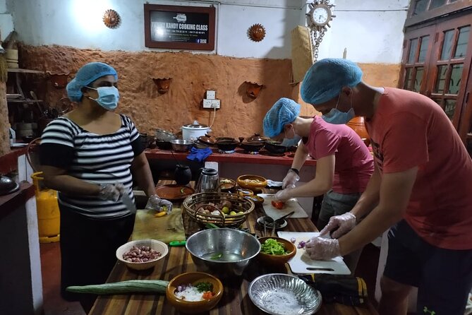 Private Traditional Sri Lankan Cooking Class in Kandy with Hotel Transfers - Choosing the curry and learning the ingredients