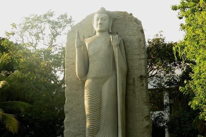 Shangri-La Colombo City Tour. - Gangaramaya Temple and Seema Malaka
