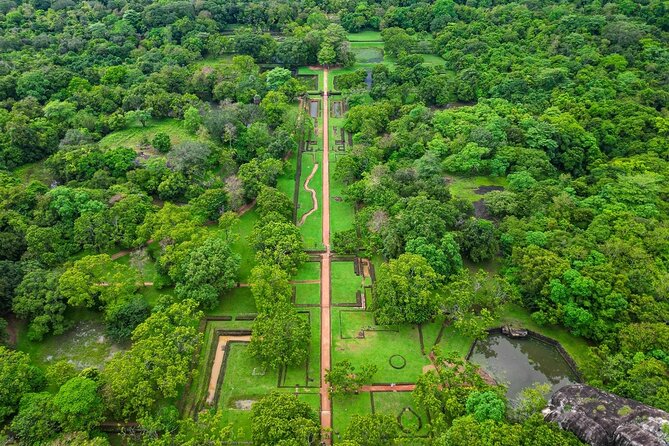 Sigiriya and Dambulla Cave Temple Private Day Trip From Bentota - Sri Lankan food between the major sights