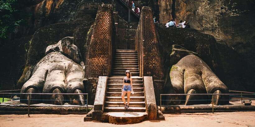 Sigiriya and Pidurangala Rock From Colombo - Meeting wood carvers and batik makers