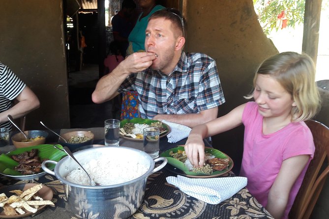 Sigiriya Cycle Tour: Explore Village Life in Sigiriya & Enjoy a Village Lunch - Homemade village lunch with a local family