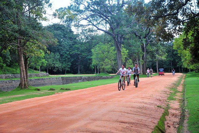 Sigiriya Cycle Tour: Explore Village Life in Sigiriya & Enjoy a Village Lunch - Physical demands, weather, and practical comfort