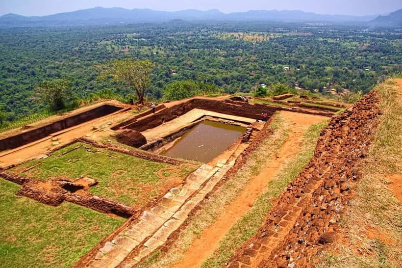 Sigiriya & Dambulla: All Inclusive Day Tour - Dambulla Cave Temple and the Golden Temple