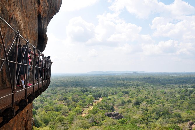 Sigiriya Entrance Ticket with Guided Tour - Meeting staff and entering the fortress