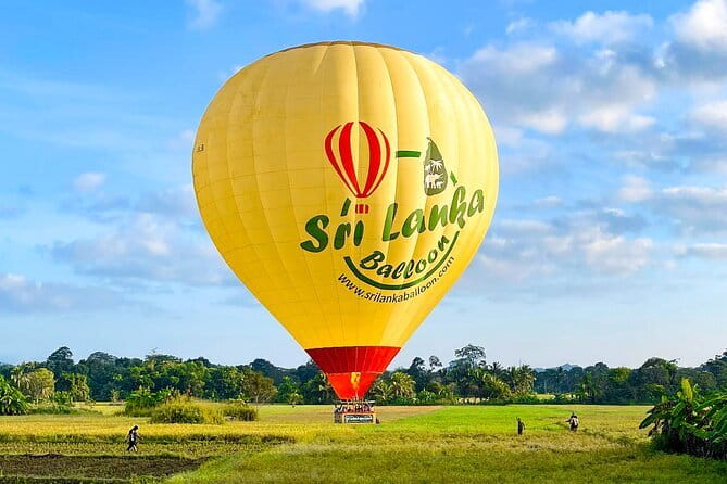 Sigiriya & Habarana: Sunrise Hot Air Balloon Ride Experience - Breakfast beside the inflating balloon