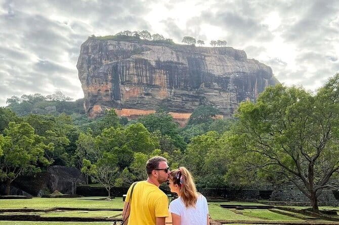 Sigiriya Hike & Minneriya Safari Private Full Day Tour - A Sri Lankan lunch between the ruins and the park
