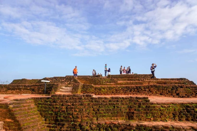 Sigiriya Lion Rock Hike & Minneriya National Park Safari - The hour between rock and safari
