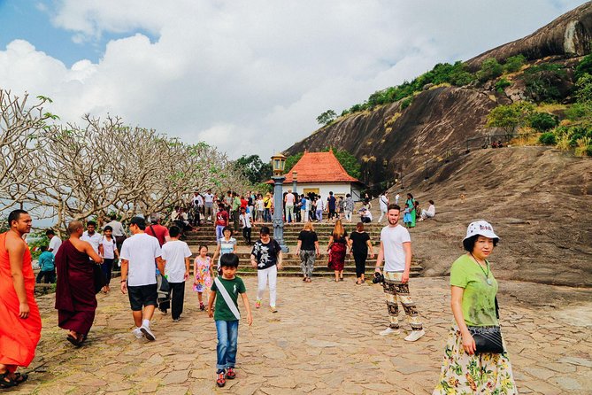 Sigiriya Rock and Dambulla Cave All Inclusive Private Day Trip - Lunch at a local restaurant