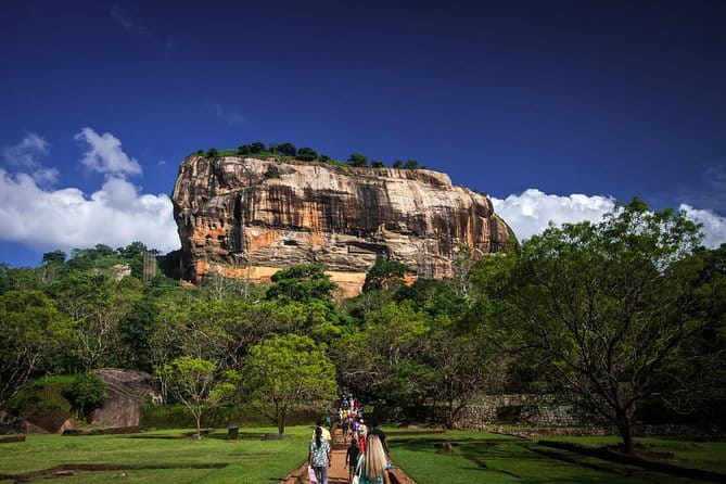 Sigiriya Rock and Dambulla Cave Temple all inclusive Private Day Trip - Dambulla Cave Temple: a powerful first stop