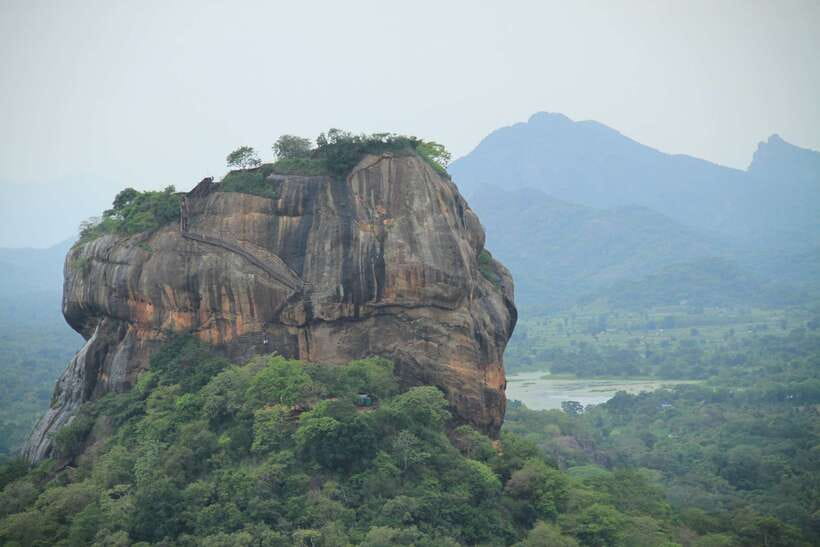 Sigiriya: Rock Fortress Private Guided Walking Tour - Reaching the Lion’s Paw
