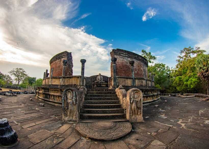 Sri Lanka: 4-Day Private Tour Focusing on Cultural Triangle - Day 3: Sigiriya at sunrise, then the painted caves of Dambulla