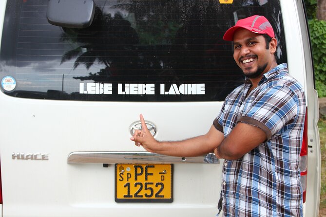 Sri Lanka 8 Tage 7 Nächte Tour mit privatem Fahrer - Day 1: Dambulla’s cave paintings and Buddha images