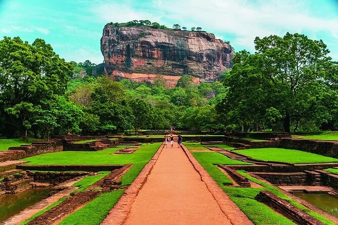 Sri Lanka Customize Multiple day tour packege - Day 5: Ella viewpoints, a railway icon, and Rawana Falls