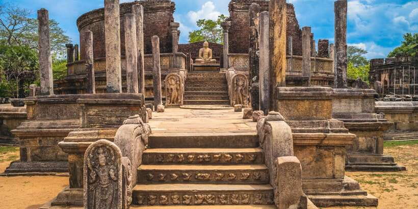 Sri Lanka Private 3-Day Cultural Tour, 5 UNESCO Sites - Day three: Dambulla, Kandy, and the return to Colombo
