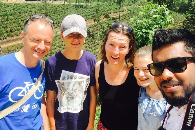 Sri Lanka sightseeing tours 11 Days with driver, vehicle and H/B accommodations - Dambulla, a Hindu temple, and Kandy