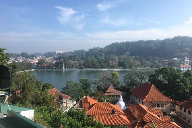 Sri Lanka Tour in 8 Days - Day four: waterfalls, tea country, and Nuwara Eliya