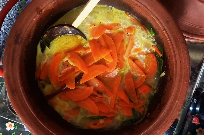 Sri Lankan cooking class with Nilu Kandy( FREE PICKUP & Drop) - Learning dhal curry, pumpkin curry, and local spice basics