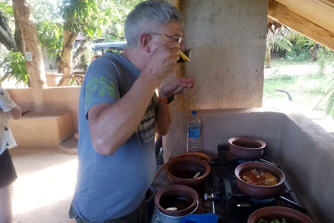 Sri Lankan Privet Cooking Class with Lunch - Arriving at a Family Kitchen Near Sigiriya