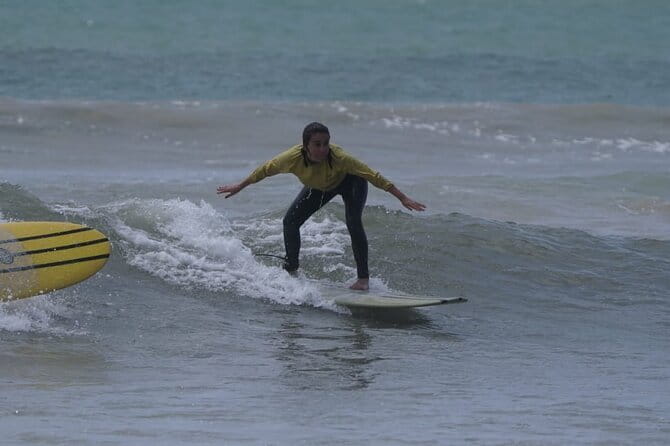 Surf with Apple - Meeting at Kurumba Bay in Weligama