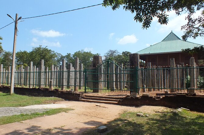 Throughout the Pearl Island in 14 Days - The train to Ella and the Nine Arches Bridge
