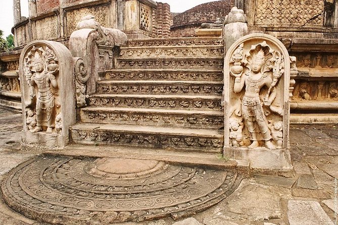 Tour Packages in Sri Lanka - Most Popular Round Tour - All in One Tour - Days 1 to 3: ancient capitals, Lion Rock, and elephants