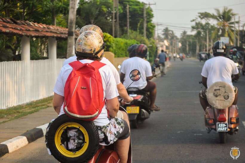 Trincomalee: Guided scooter City Tour - Starting with Fort Frederick and Koneswaram Temple
