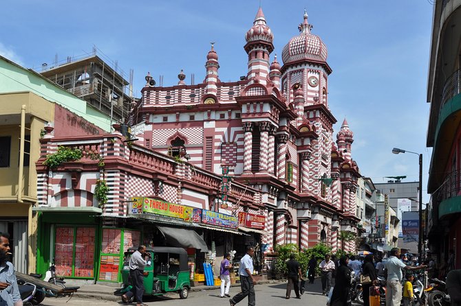 Tuk It Easy Colombo - Sri Ponnambalam Vanesar Kovil and Colombo’s Hindu traditions