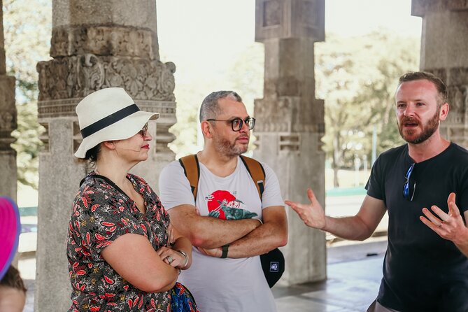 Tuk It Easy Colombo - Meeting at Independence Square
