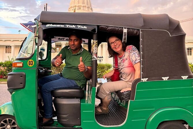 Tuk-Tuk City Tour Colombo SL - Gangaramaya Temple and Beira Lake