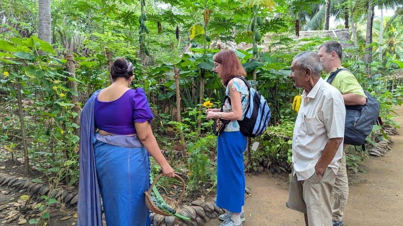 Udawalawe: Farm to Table Cooking & Authe: Village Experience - Starting with a drink and a look at village life