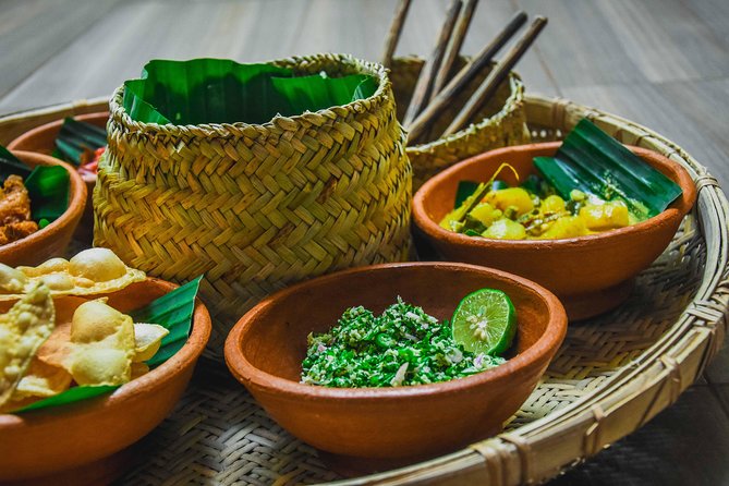 Vegan Cooking Class Colombo with Market Tour - Clay pots add a real cooking lesson