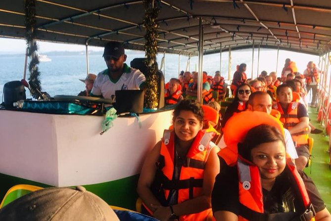 Whales and Dolphins Watching-Luxury Super Grade Cruiser(Hotel Pick up offered) - Is it suitable for children and older passengers?
