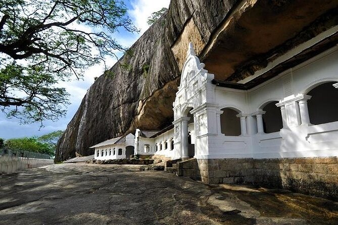 World Heritage Sigiriya and Dambulla Day Tour - 7:00 am departure and the long northern road