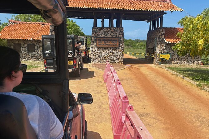 Yala 4h Jeep Safari: Guided Wildlife Experience (All Inclusive) - Changing from car to safari Jeep